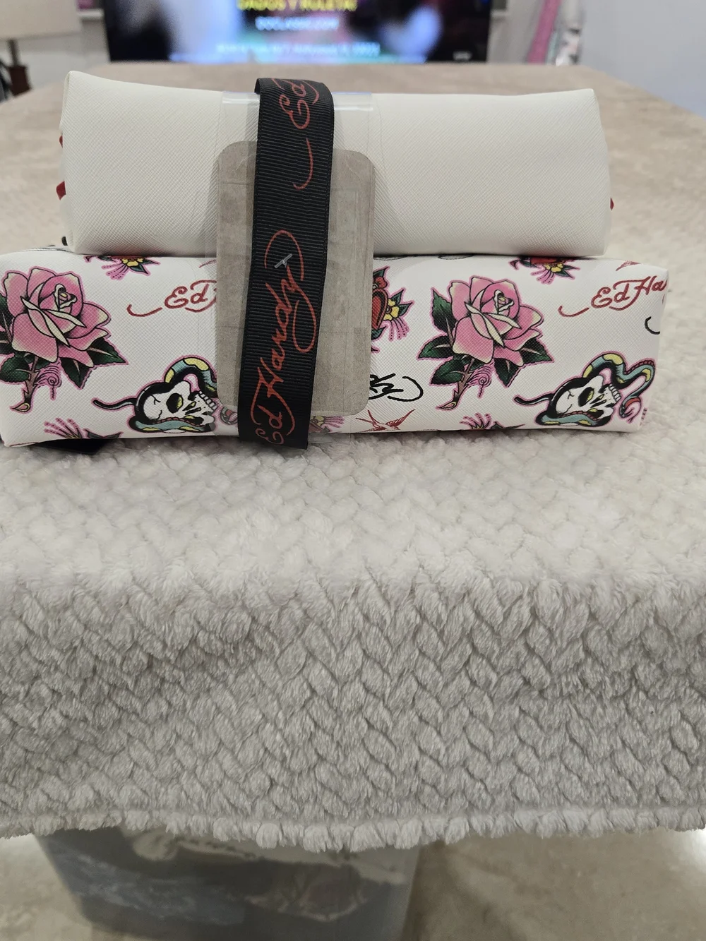 Ed Hardy White & Pink Floral Rhinestone Cosmetic Pouch. Travel Y2K NEW